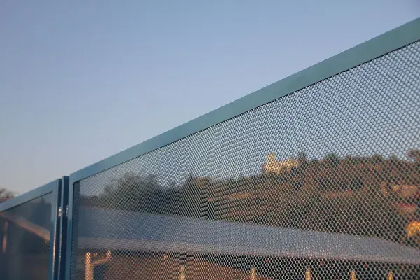 Panel del vallado de cierre en color celeste
