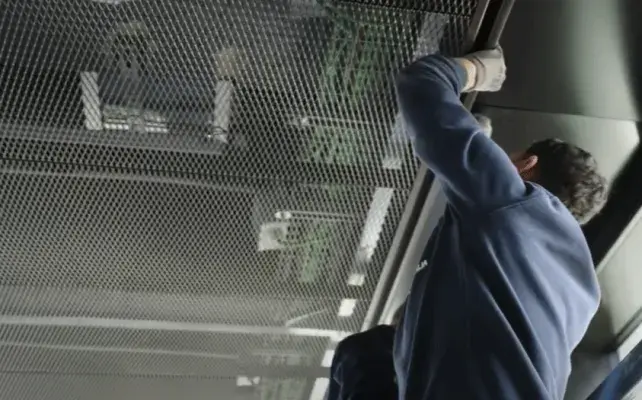 Malla de metal estirado para proteger el equipamiento tecnológico